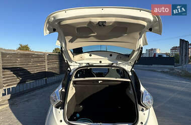 Хэтчбек Renault Zoe 2015 в 