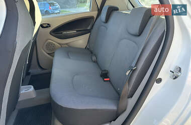 Хэтчбек Renault Zoe 2015 в 