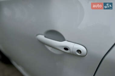 Хэтчбек Renault Zoe 2016 в 