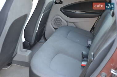 Хэтчбек Renault Zoe 2015 в 