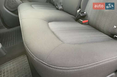 Хэтчбек Renault Zoe 2019 в 