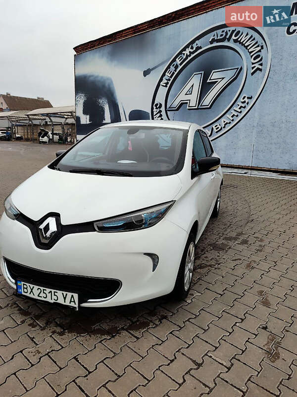 Хэтчбек Renault Zoe 2015 в 