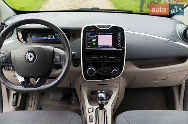 Хэтчбек Renault Zoe 2016 в 