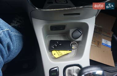 Хэтчбек Renault Zoe 2015 в 