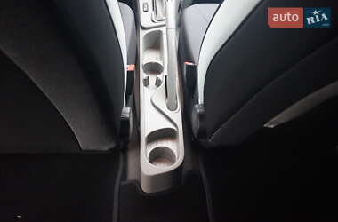 Хэтчбек Renault Zoe 2015 в 