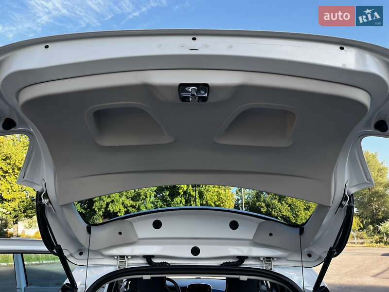 Хэтчбек Renault Zoe 2014 в Чернигове