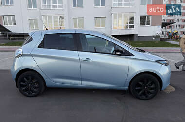 Хэтчбек Renault Zoe 2015 в 
