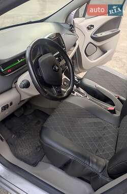 Хэтчбек Renault Zoe 2016 в 