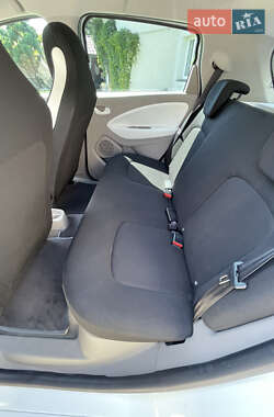 Хэтчбек Renault Zoe 2015 в 