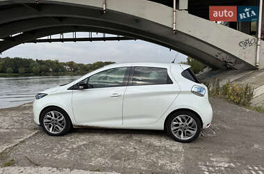 Хэтчбек Renault Zoe 2016 в 