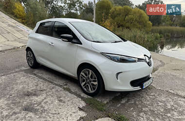 Хэтчбек Renault Zoe 2016 в 