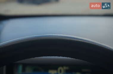 Хэтчбек Renault Zoe 2019 в 