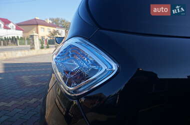 Хэтчбек Renault Zoe 2015 в 
