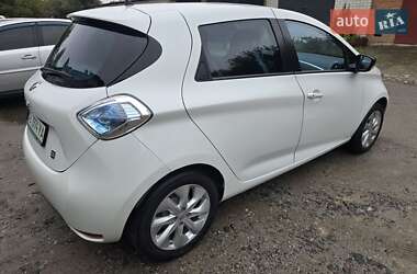 Хэтчбек Renault Zoe 2016 в 