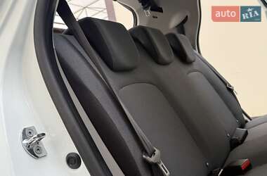 Хэтчбек Renault Zoe 2013 в 
