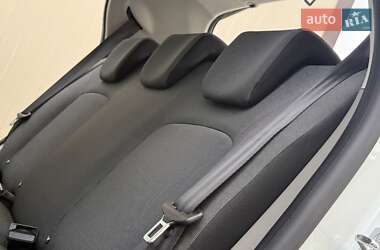Хэтчбек Renault Zoe 2013 в 