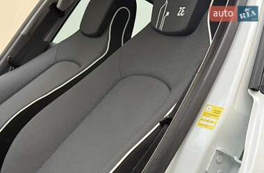 Хэтчбек Renault Zoe 2013 в 