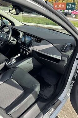 Хэтчбек Renault Zoe 2019 в 