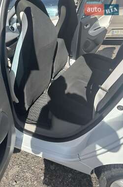 Хэтчбек Renault Zoe 2013 в 