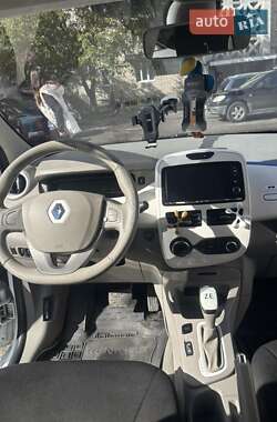 Хэтчбек Renault Zoe 2013 в 