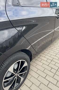 Хэтчбек Renault Zoe 2018 в 