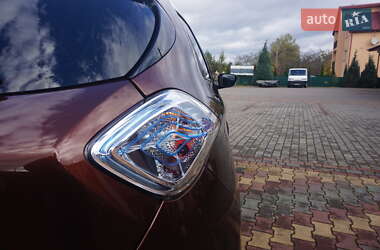 Хэтчбек Renault Zoe 2015 в 