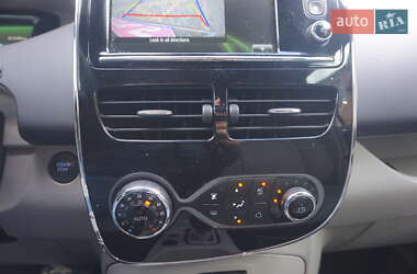 Хэтчбек Renault Zoe 2015 в 