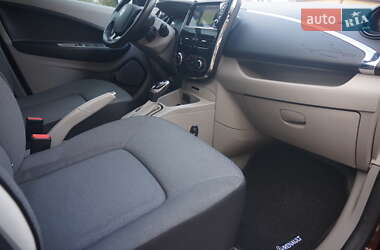 Хэтчбек Renault Zoe 2015 в 
