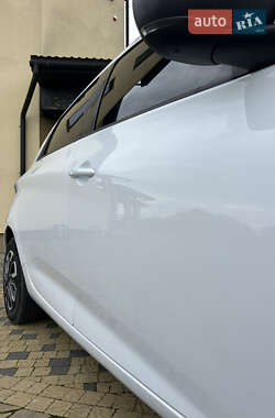 Хэтчбек Renault Zoe 2021 в 