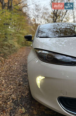 Хетчбек Renault Zoe 2013 в  фото 13 Хетчбек Renault Zoe 2013 в
