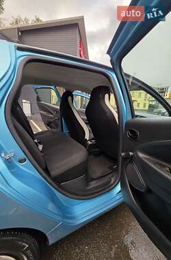 Хэтчбек Renault Zoe 2020 в 