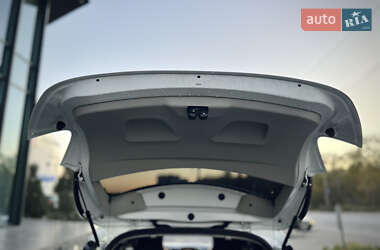 Хетчбек Renault Zoe 2015 в 