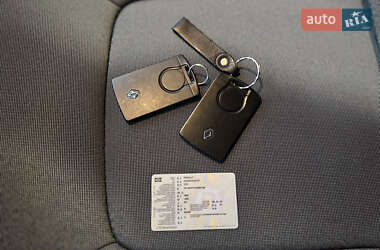 Хетчбек Renault Zoe 2015 в 