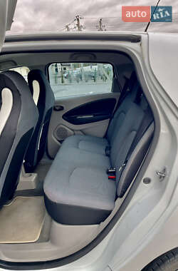 Хэтчбек Renault Zoe 2015 в 