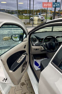 Хэтчбек Renault Zoe 2015 в 