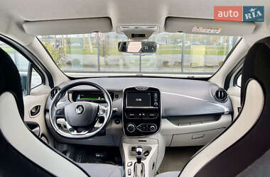 Хэтчбек Renault Zoe 2015 в 