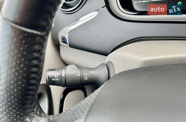 Хэтчбек Renault Zoe 2015 в 