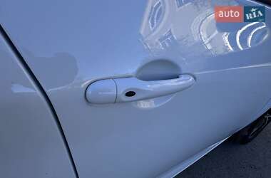Хэтчбек Renault Zoe 2017 в 