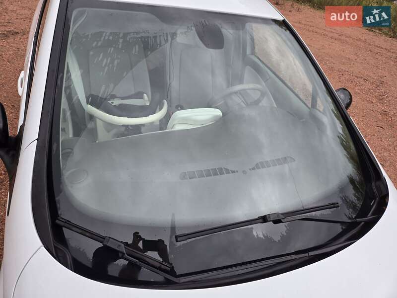 Хэтчбек Renault Zoe 2017 в Киеве фото 27 Хэтчбек Renault Zoe 2017 в Киеве