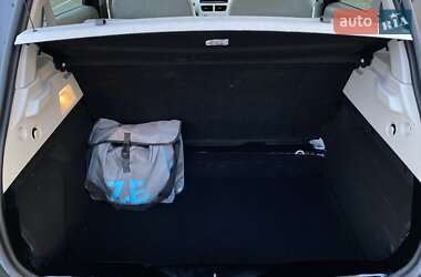 Хэтчбек Renault Zoe 2019 в 
