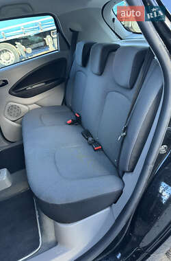 Хетчбек Renault Zoe 2015 в  фото 20 Хетчбек Renault Zoe 2015 в