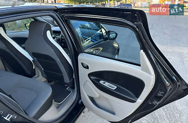 Хетчбек Renault Zoe 2015 в  фото 21 Хетчбек Renault Zoe 2015 в