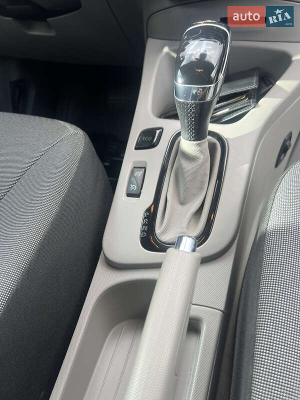 Хетчбек Renault Zoe 2015 в Золочеві