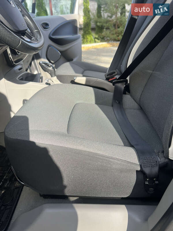 Хетчбек Renault Zoe 2015 в Золочеві