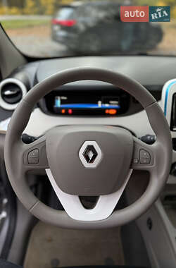 Хэтчбек Renault Zoe 2016 в 