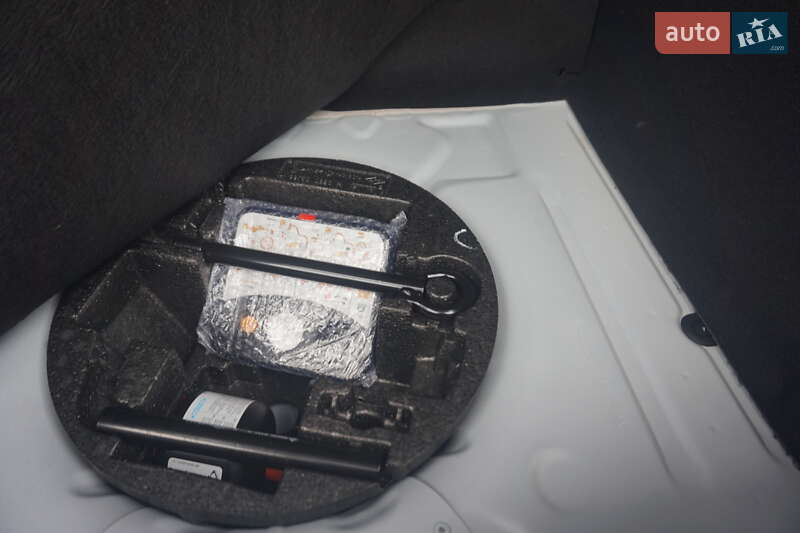 Хэтчбек Renault Zoe 2016 в Самборе фото 50 Хэтчбек Renault Zoe 2016 в Самборе