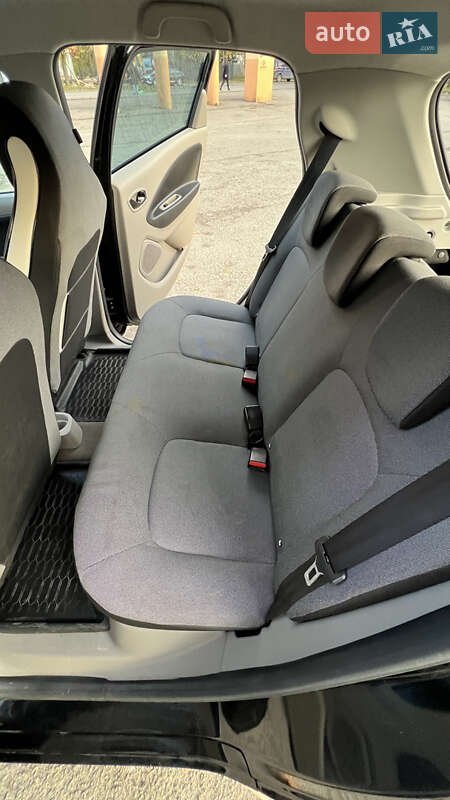 Хэтчбек Renault Zoe 2015 в Ивано-Франковске фото 27 Хэтчбек Renault Zoe 2015 в Ивано-Франковске