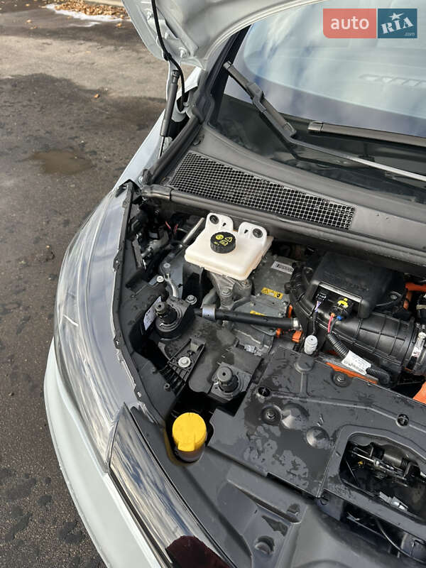 Хэтчбек Renault Zoe 2020 в Долине