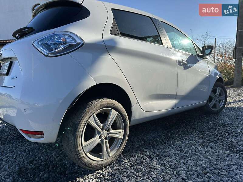 Хэтчбек Renault Zoe 2018 в Городке