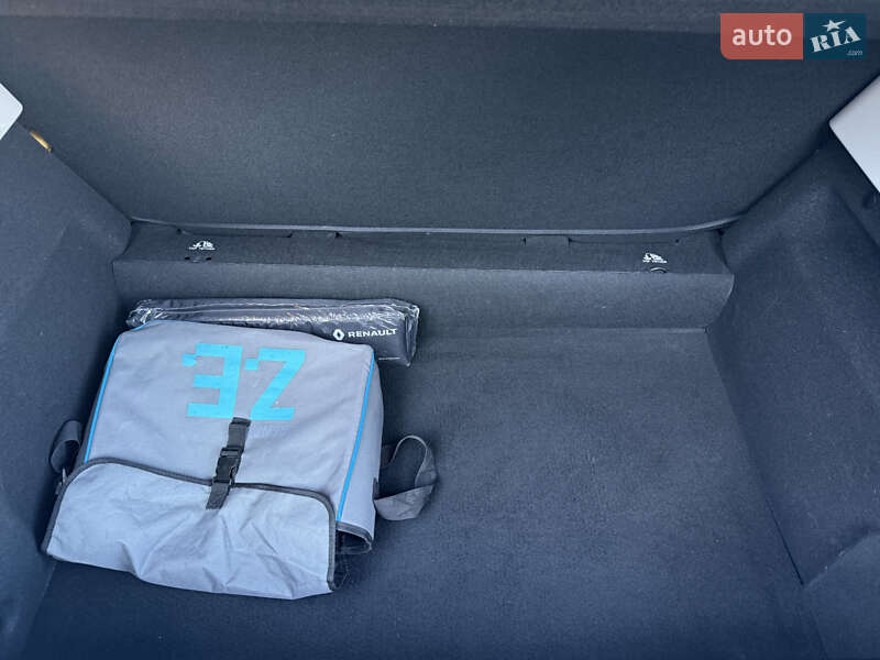 Хэтчбек Renault Zoe 2017 в Ужгороде